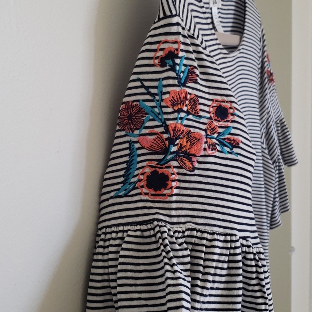 Isela Ruffle Sleeved Top - Picture 3 of 7